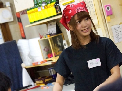 【バイト娘♡】「もっとキモチくなりたいねん…」お好み焼き屋で働く関西弁女子をのぞき見してAVデビュー